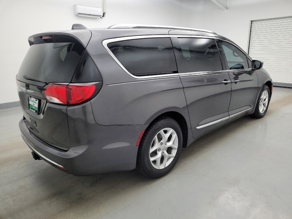 2017 Chrysler Pacifica in Toledo, OH 43617 - 18140044 10