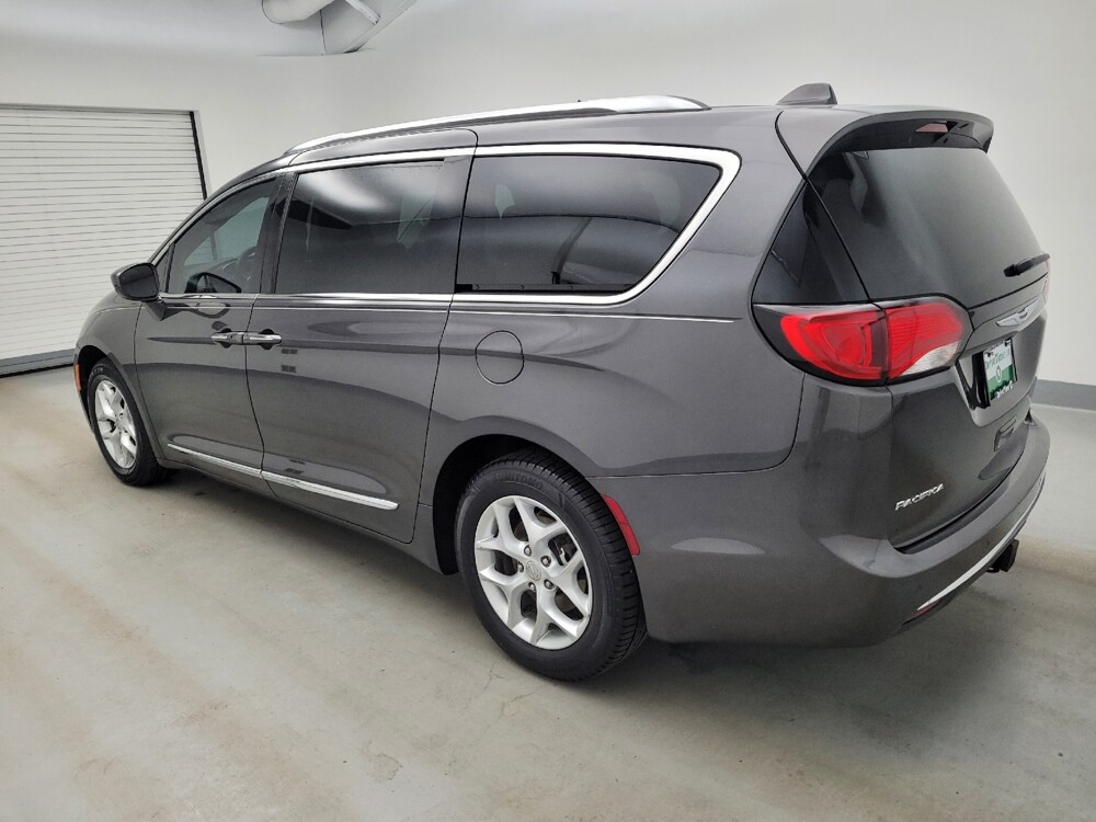 2017 Chrysler Pacifica in Toledo, OH 43617 - 18140044 3