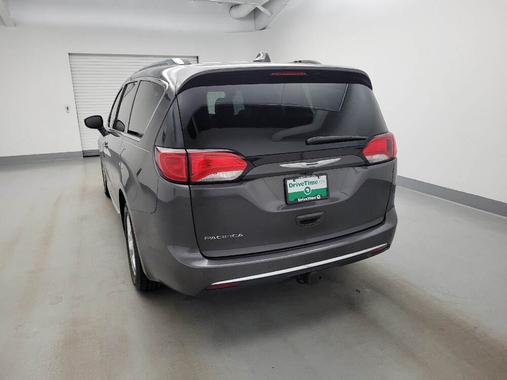 2017 Chrysler Pacifica in Toledo, OH 43617 - 18140044 6