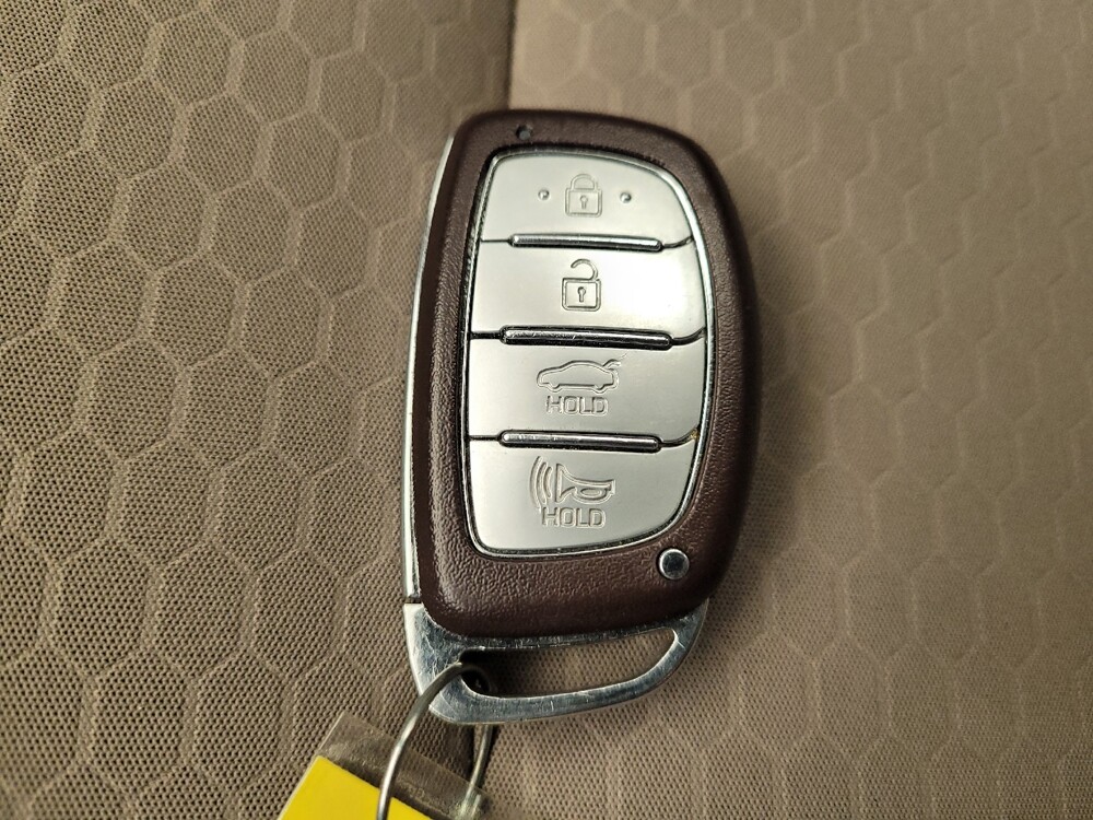 2020 Hyundai Elantra in Miamisburg, OH 45342 - 18140049 32