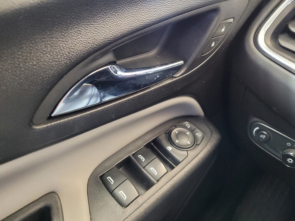 2020 Chevrolet Equinox in Toledo, OH 43617 - 18140050 27