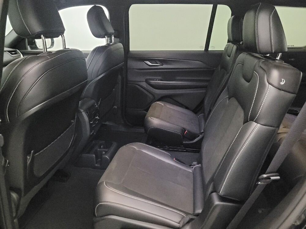 2023 Jeep Grand Cherokee L in Williamstown, NJ 8094 - 18140070 18