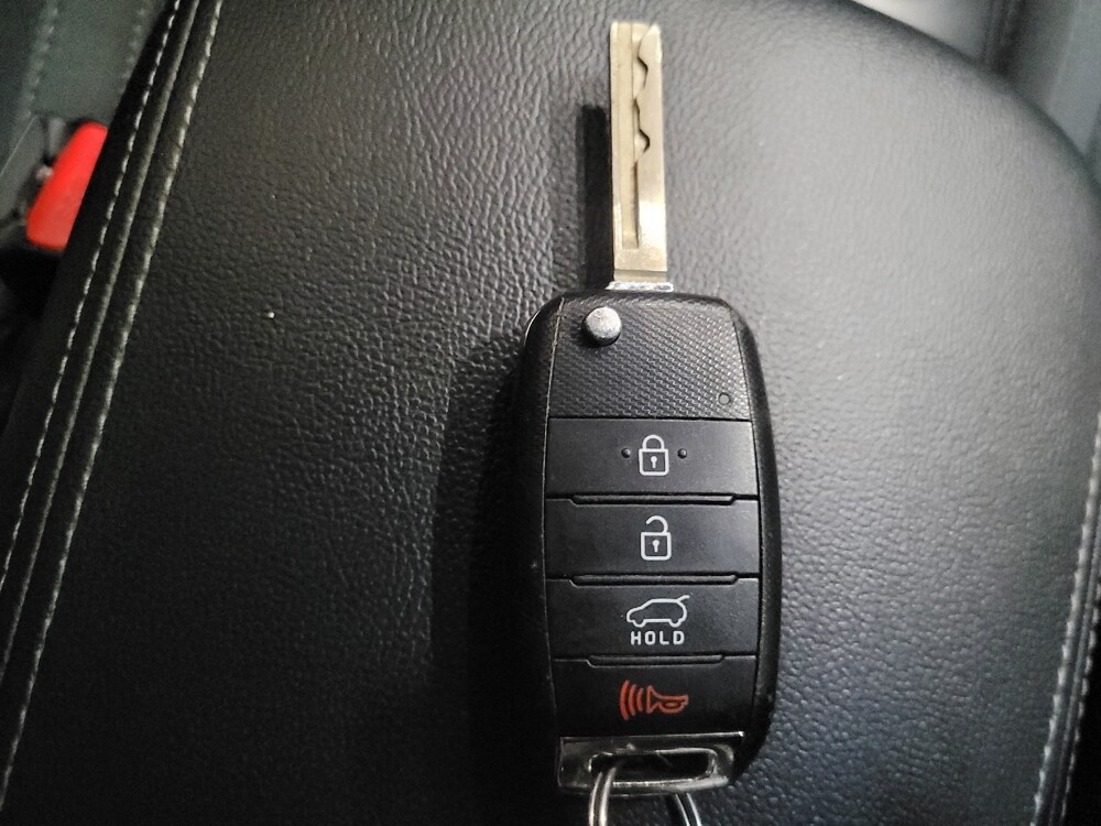2019 Kia Sorento in Temple Hills, MD 20746 - 18140082 32