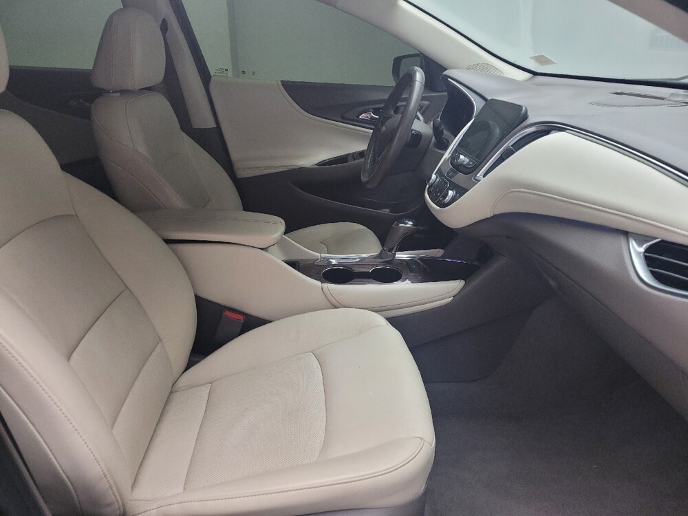 2020 Chevrolet Malibu in Taylor, MI 48180 - 18140103 21