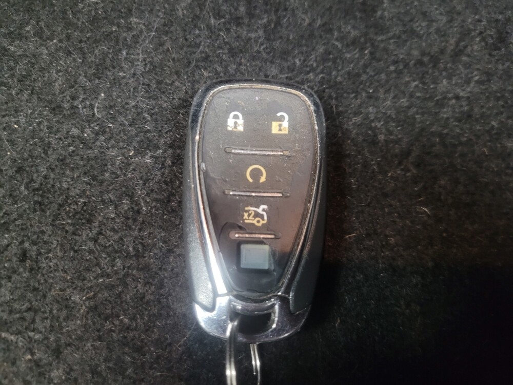 2018 Chevrolet Malibu in Indianapolis, IN 46219 - 18140123 32