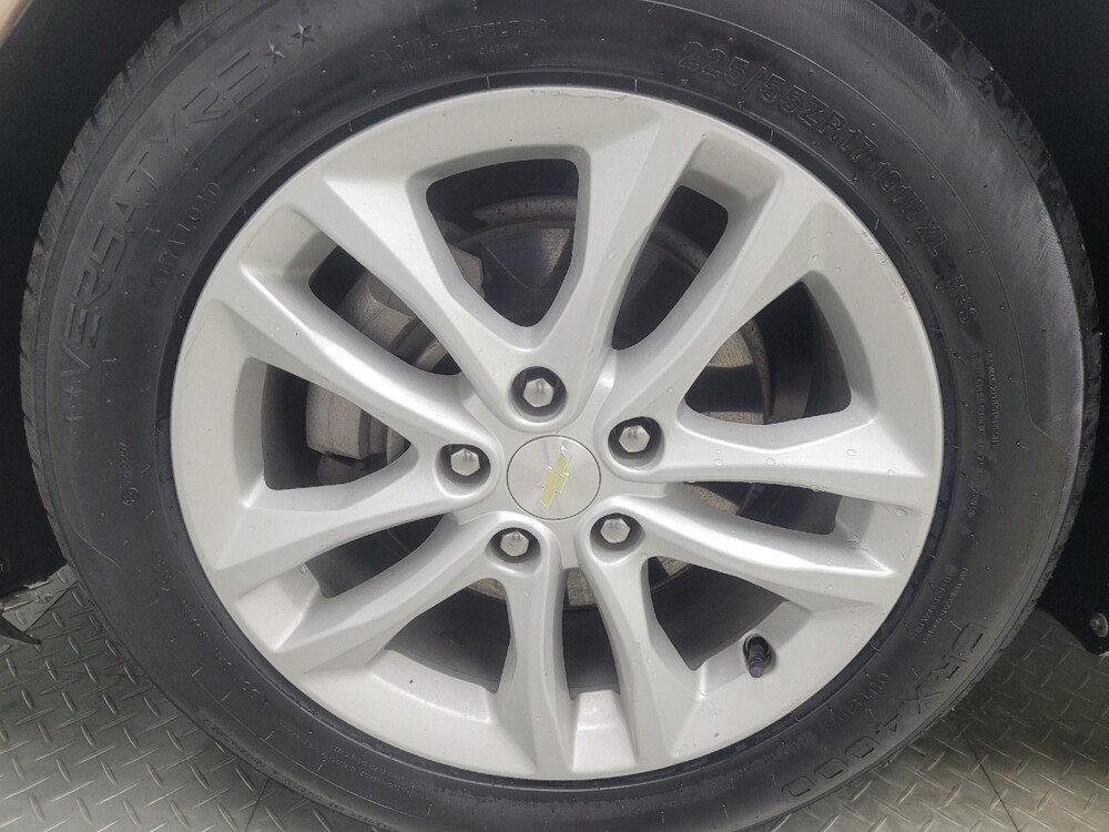 2018 Chevrolet Malibu in Indianapolis, IN 46219 - 18140123 31
