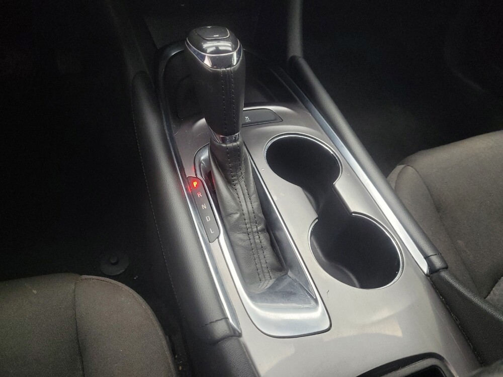 2018 Chevrolet Malibu in Indianapolis, IN 46219 - 18140123 25