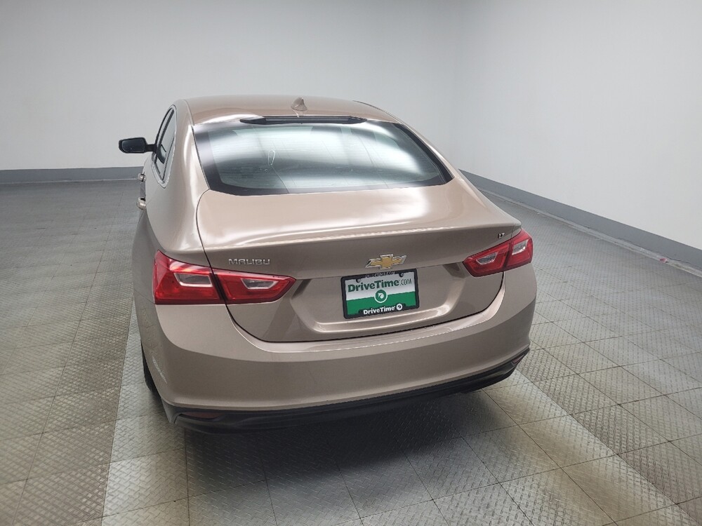 2018 Chevrolet Malibu in Indianapolis, IN 46219 - 18140123 6