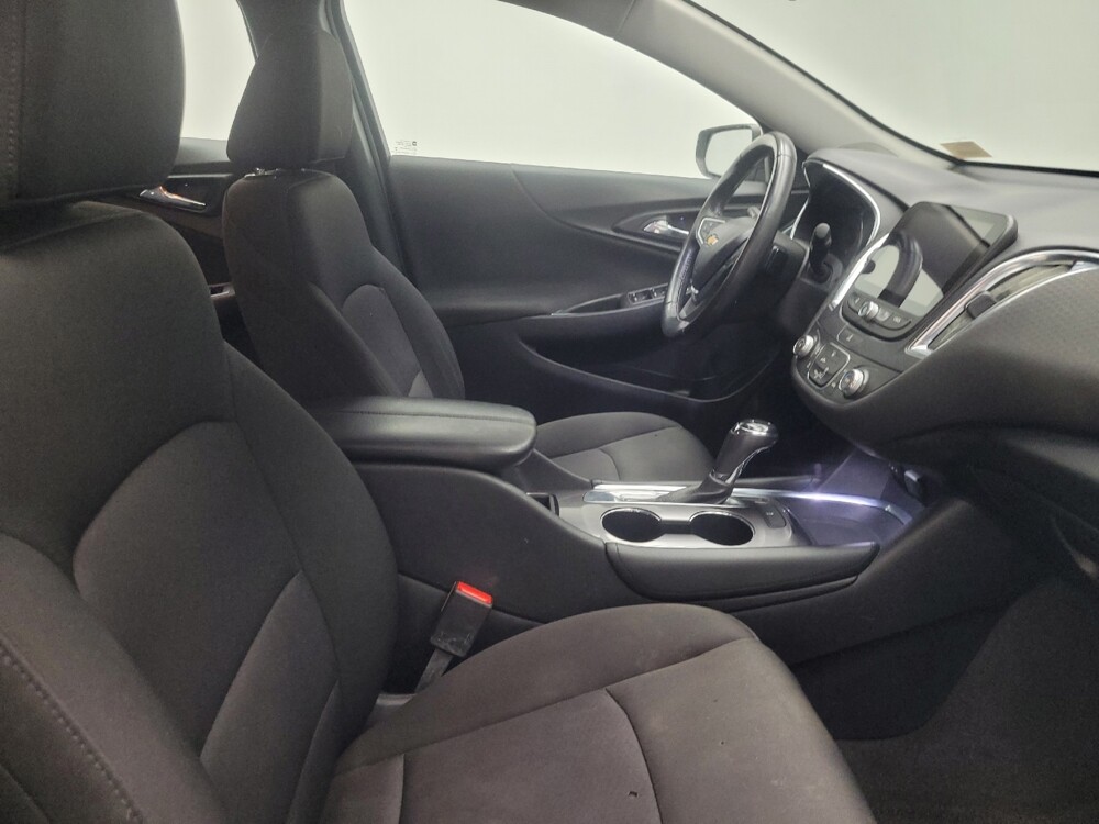 2018 Chevrolet Malibu in Indianapolis, IN 46219 - 18140123 21