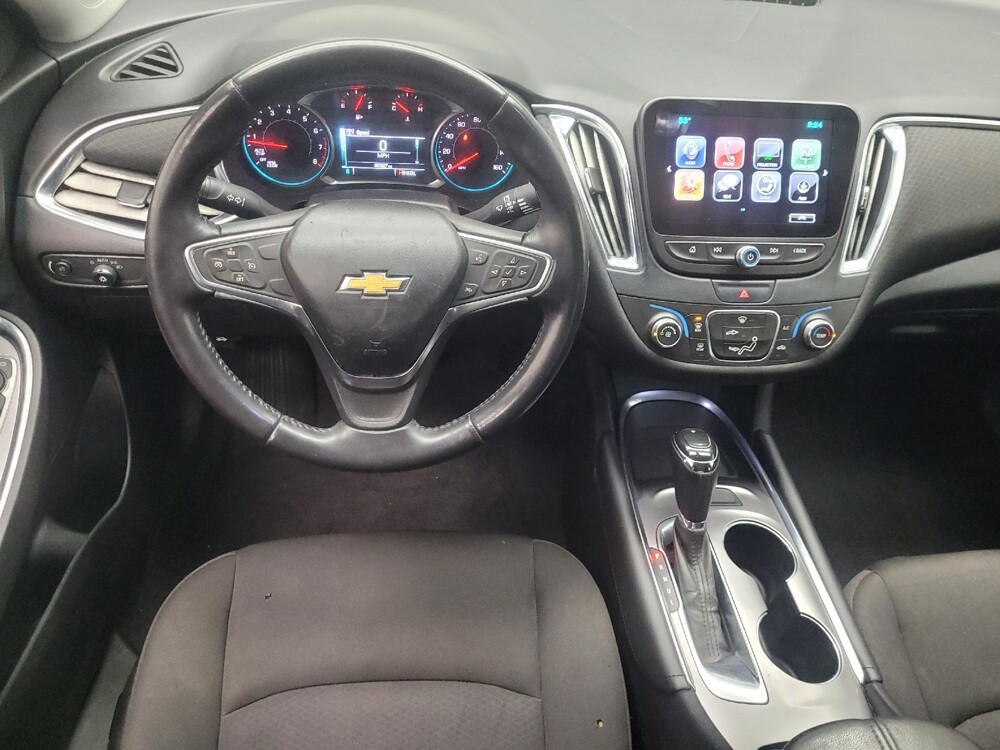 2018 Chevrolet Malibu in Indianapolis, IN 46219 - 18140123 22