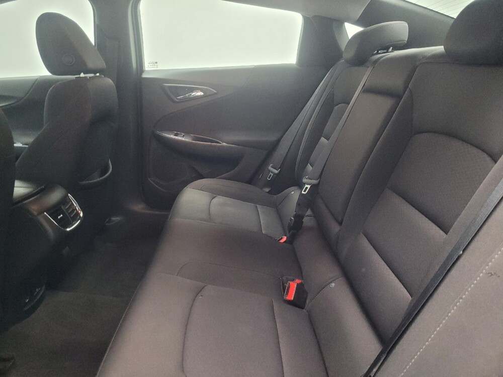 2018 Chevrolet Malibu in Indianapolis, IN 46219 - 18140123 18