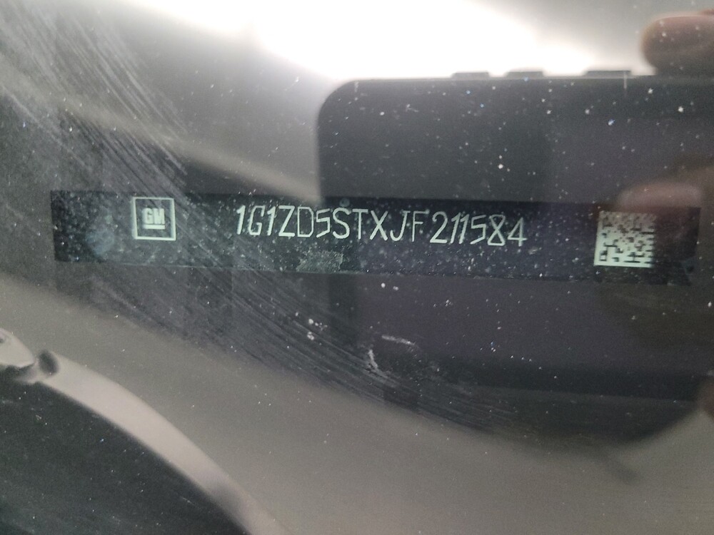 2018 Chevrolet Malibu in Indianapolis, IN 46219 - 18140123 33