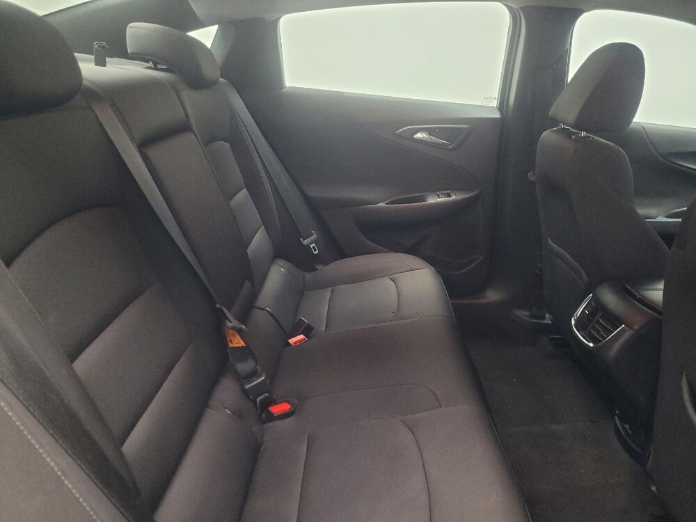 2018 Chevrolet Malibu in Indianapolis, IN 46219 - 18140123 19