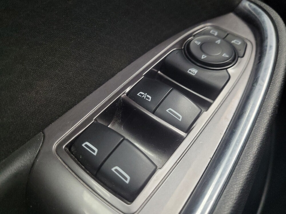 2018 Chevrolet Malibu in Indianapolis, IN 46219 - 18140123 27