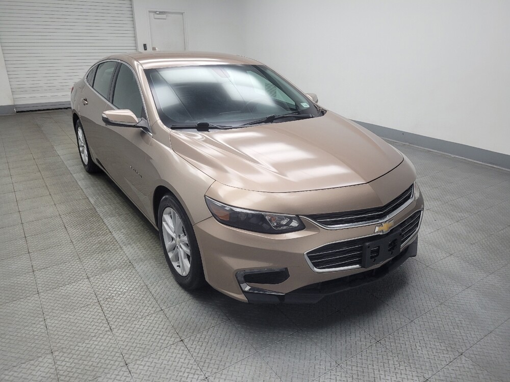 2018 Chevrolet Malibu in Indianapolis, IN 46219 - 18140123 13