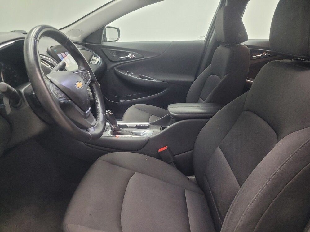 2018 Chevrolet Malibu in Indianapolis, IN 46219 - 18140123 17
