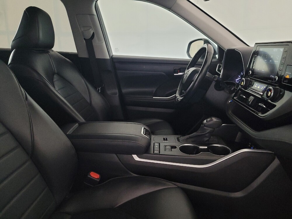 2022 Toyota Highlander in Lewisville, TX 75067 - 18140206 21