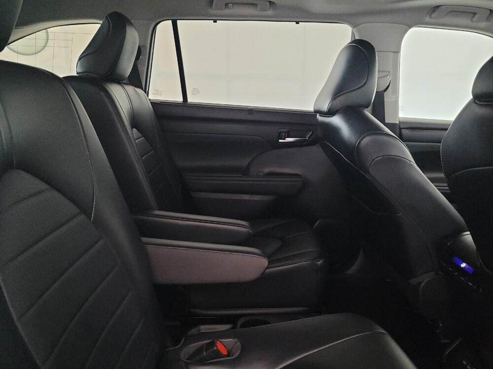 2022 Toyota Highlander in Lewisville, TX 75067 - 18140206 19