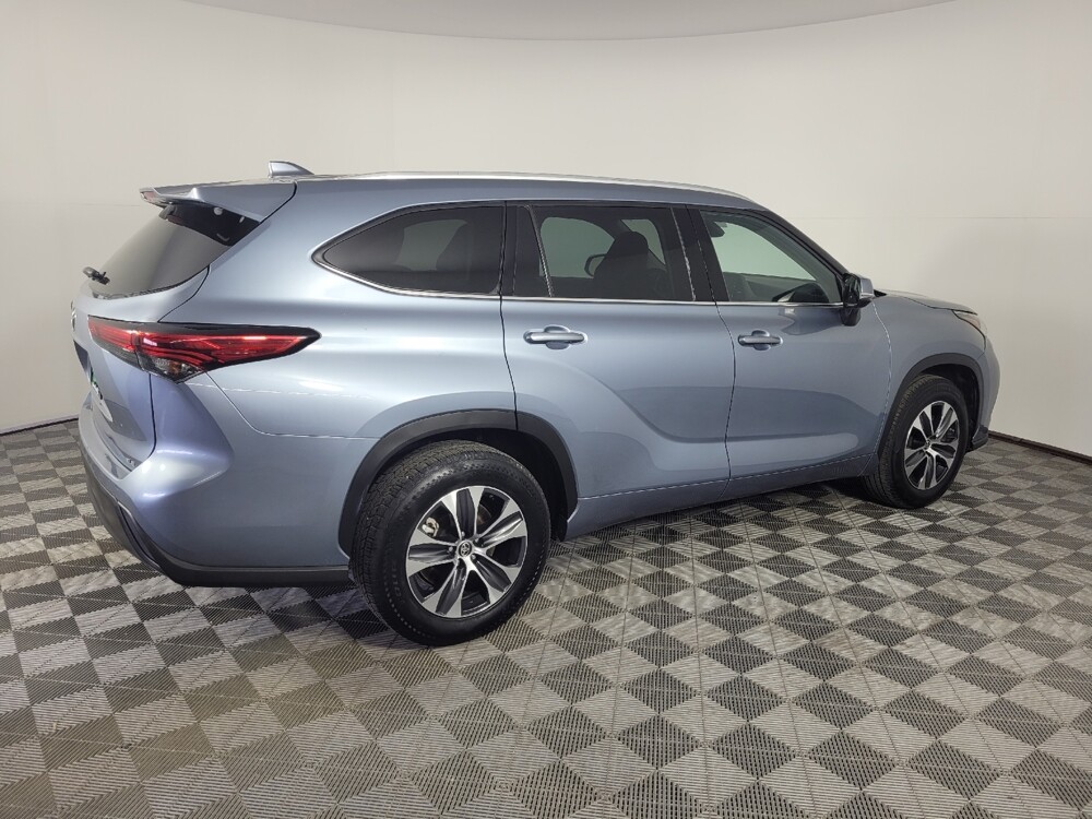 2022 Toyota Highlander in Lewisville, TX 75067 - 18140206 10