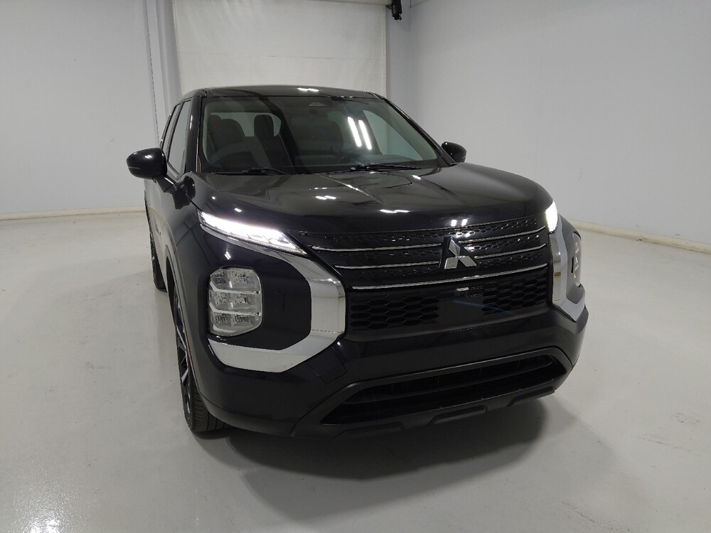 2022 Mitsubishi Outlander in Columbus, OH 43231 - 18140255 14