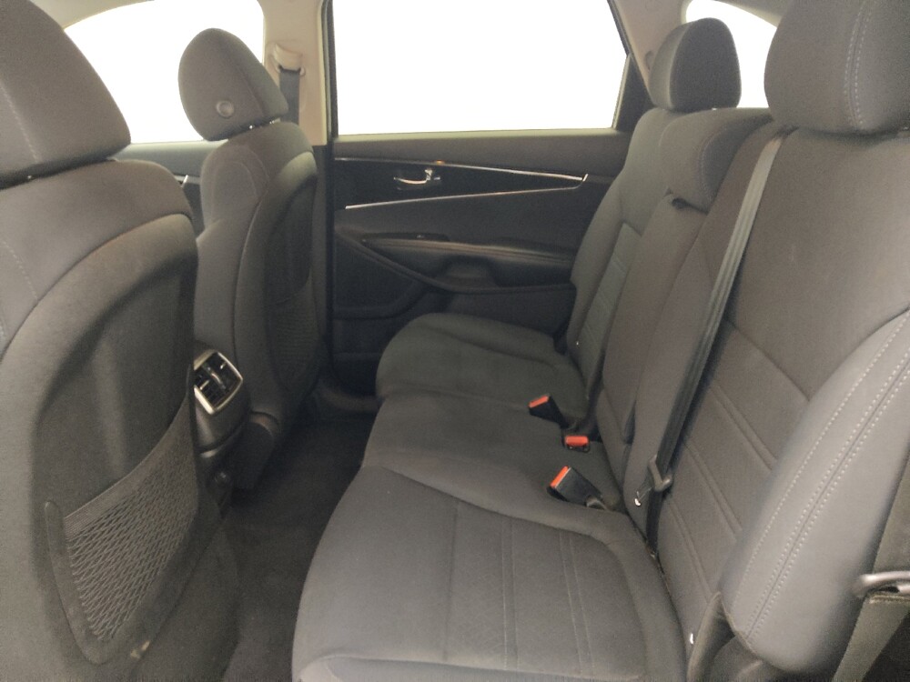 2019 Kia Sorento in Jacksonville, FL 32225 - 18140262 18