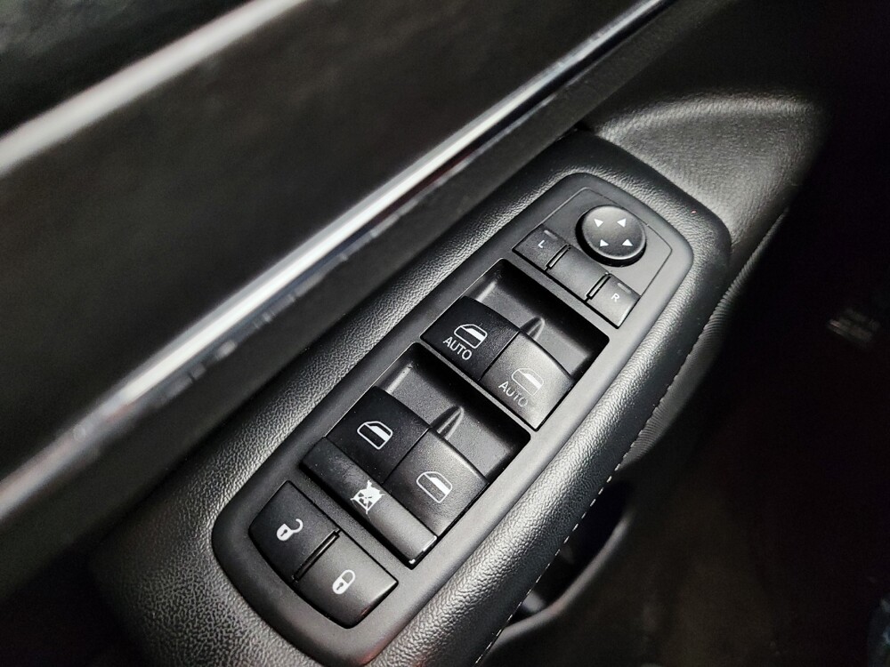 2017 Jeep Grand Cherokee in Taylor, MI 48180 - 18140272 27