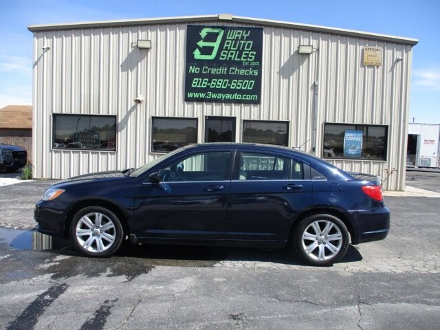 2014 Chrysler 200 in Oak Grove, MO 64075 - 18140341 8
