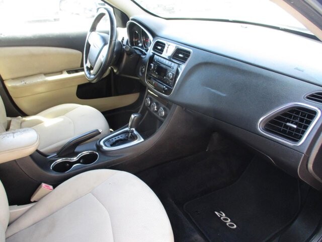 2014 Chrysler 200 in Oak Grove, MO 64075 - 18140341 10
