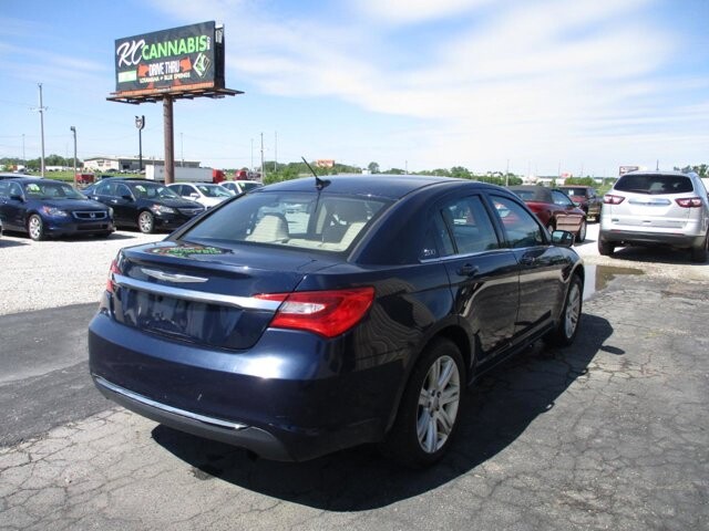 2014 Chrysler 200 in Oak Grove, MO 64075 - 18140341 5