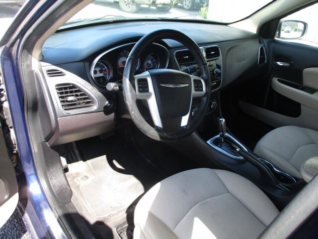 2014 Chrysler 200 in Oak Grove, MO 64075 - 18140341 9