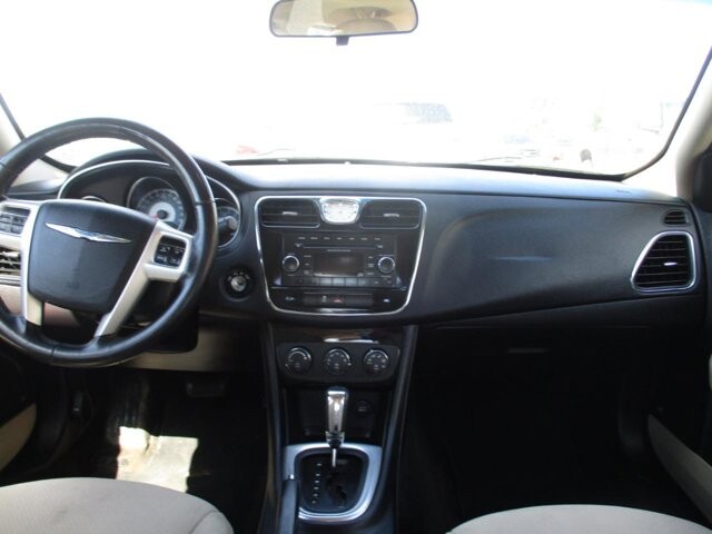 2014 Chrysler 200 in Oak Grove, MO 64075 - 18140341 11