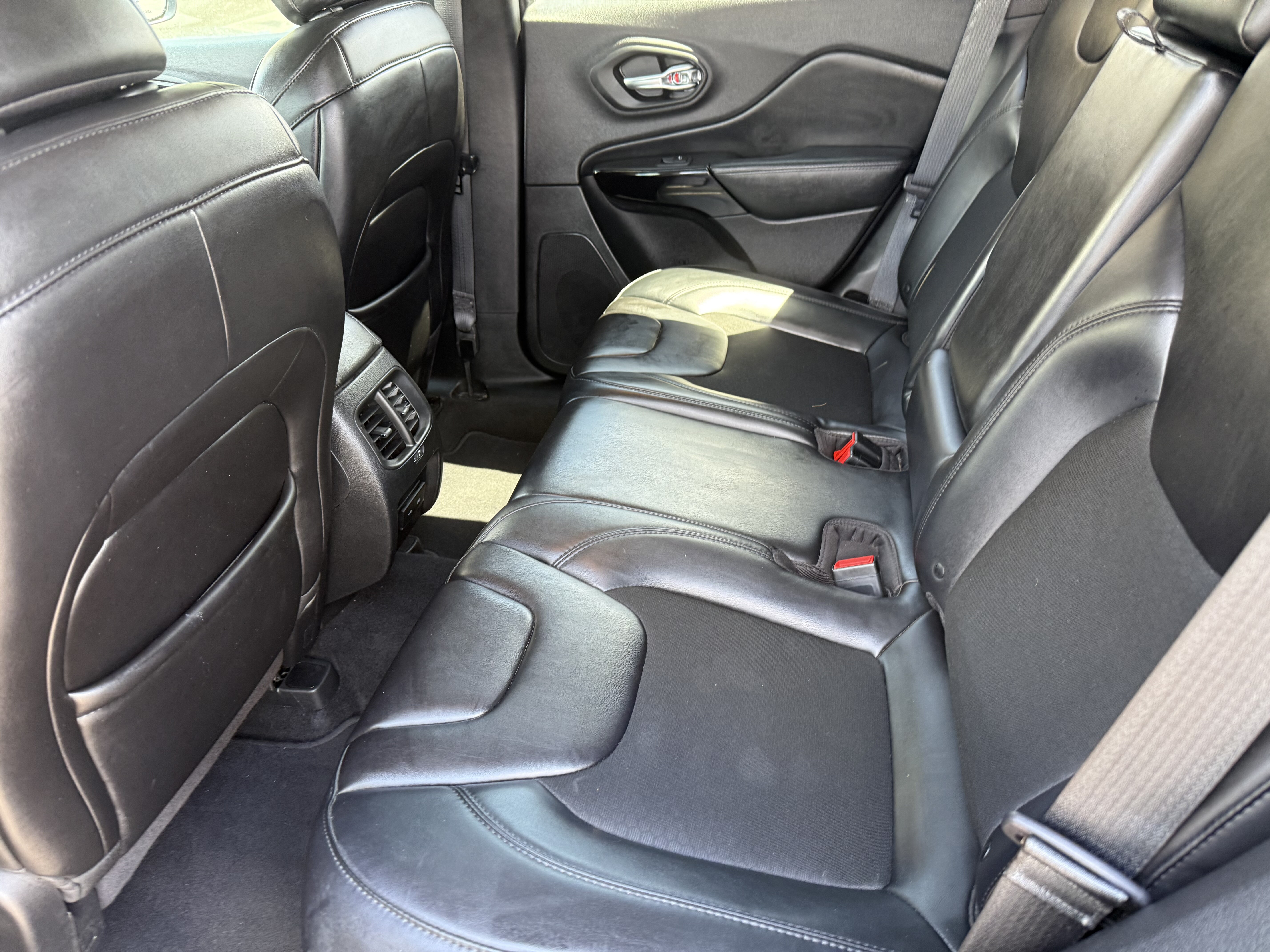 2019 Jeep Cherokee in Phoenix, AZ 85022 - 18140347 8
