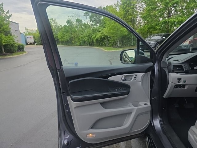 2016 Honda Pilot in Marysville, OH 43040 - 18140351 12