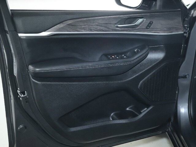 2024 Jeep Grand Cherokee in Bedford, OH 44146 - 18140357 15