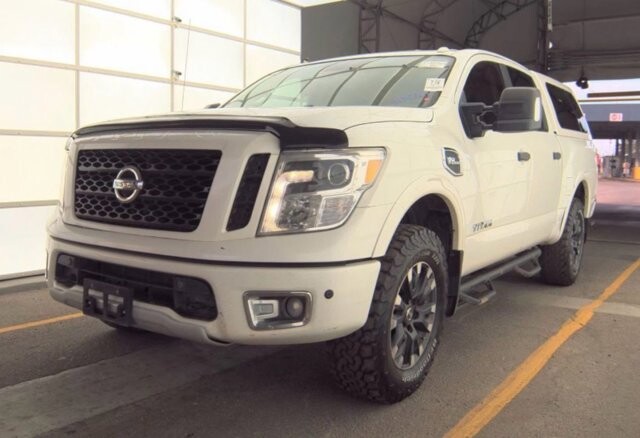 2017 Nissan Titan in Arvada, CO 80002 - 18140373 17