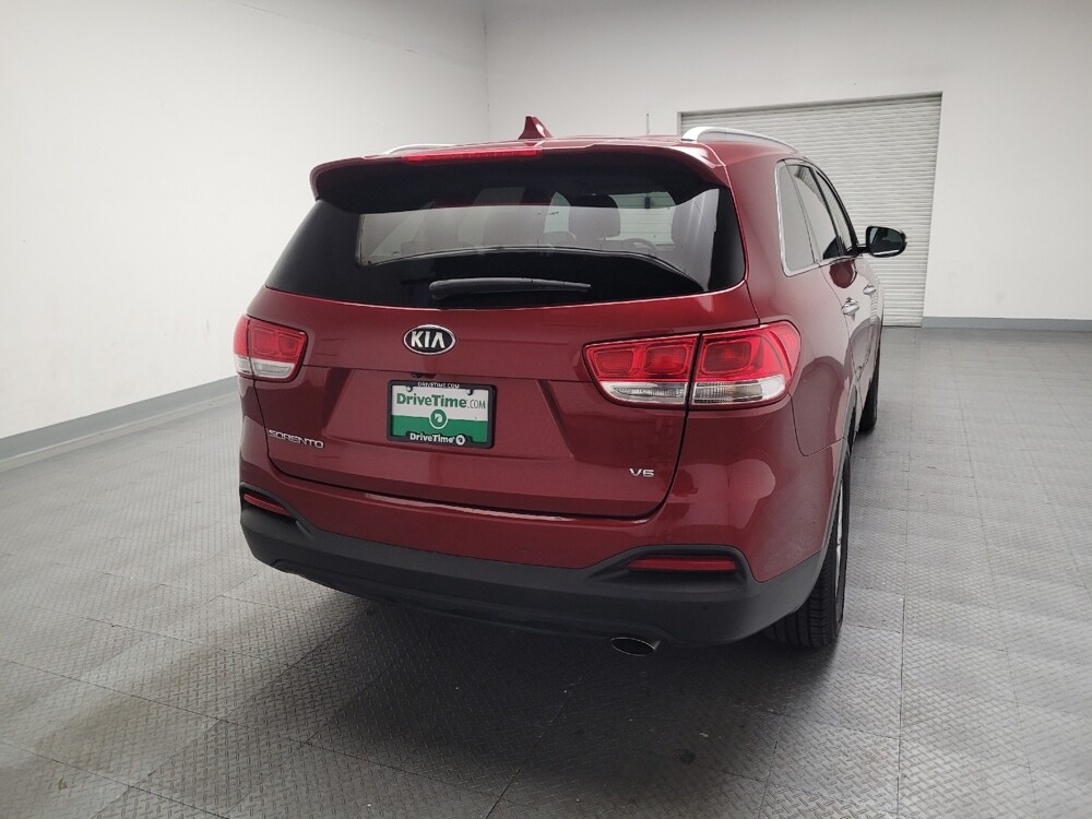 2017 Kia Sorento in Riverside, CA 92504 - 18140382 7