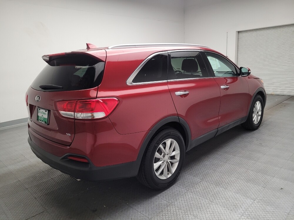 2017 Kia Sorento in Riverside, CA 92504 - 18140382 9