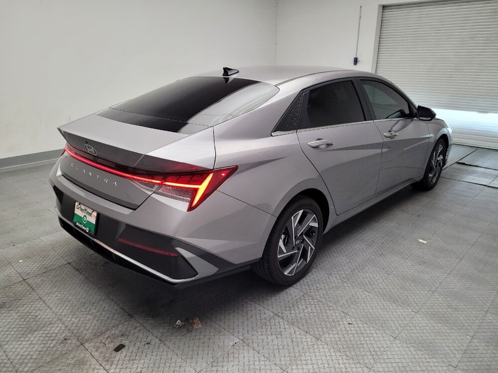 2025 Hyundai Elantra in Downey, CA 90241 - 18140383 9