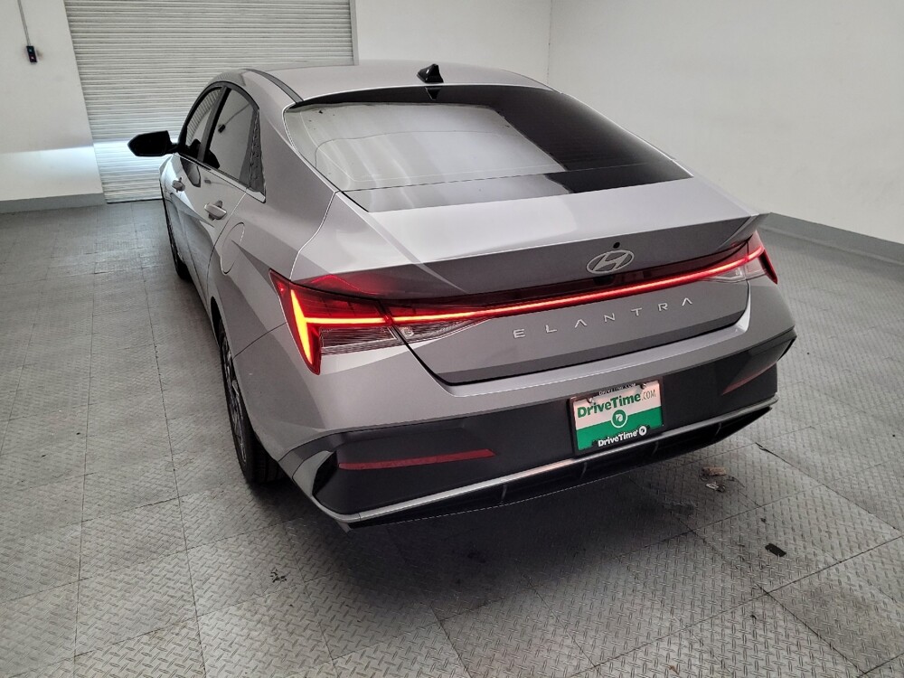 2025 Hyundai Elantra in Downey, CA 90241 - 18140383 6