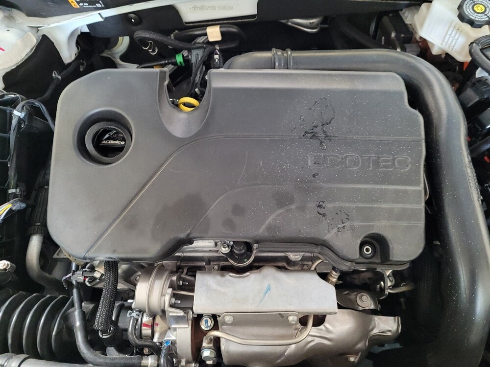 2025 Chevrolet Malibu in Downey, CA 90241 - 18140386 30