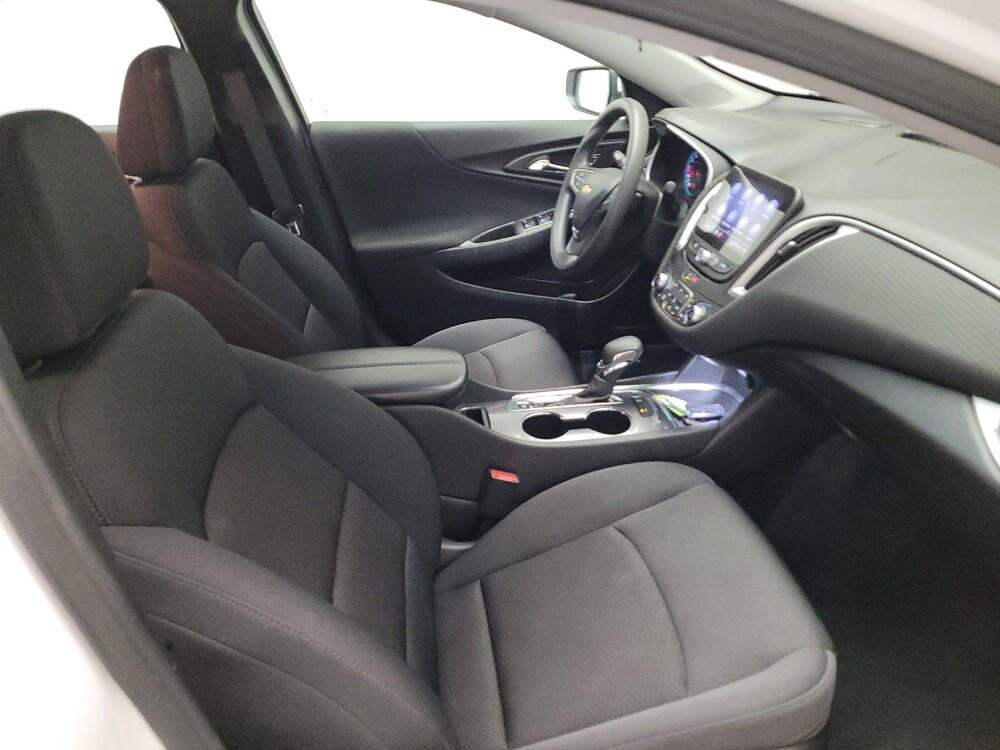 2025 Chevrolet Malibu in Downey, CA 90241 - 18140386 21