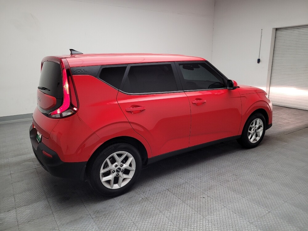 2022 Kia Soul in Downey, CA 90241 - 18140389 10