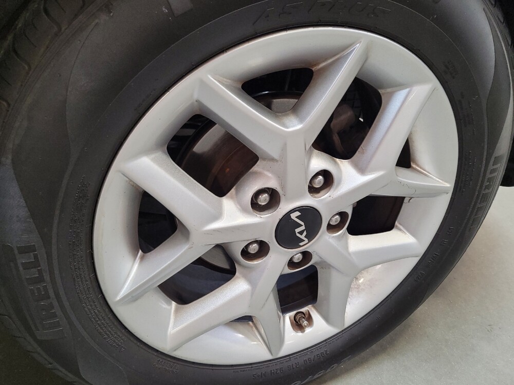 2022 Kia Soul in Downey, CA 90241 - 18140389 31
