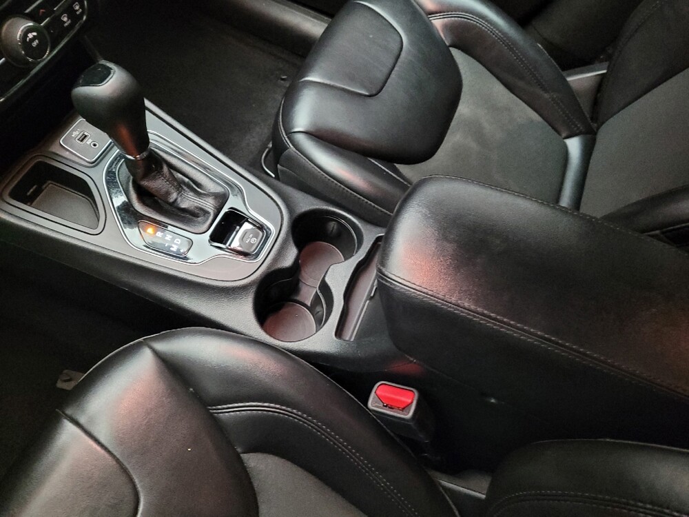 2021 Jeep Cherokee in Downey, CA 90241 - 18140390 26