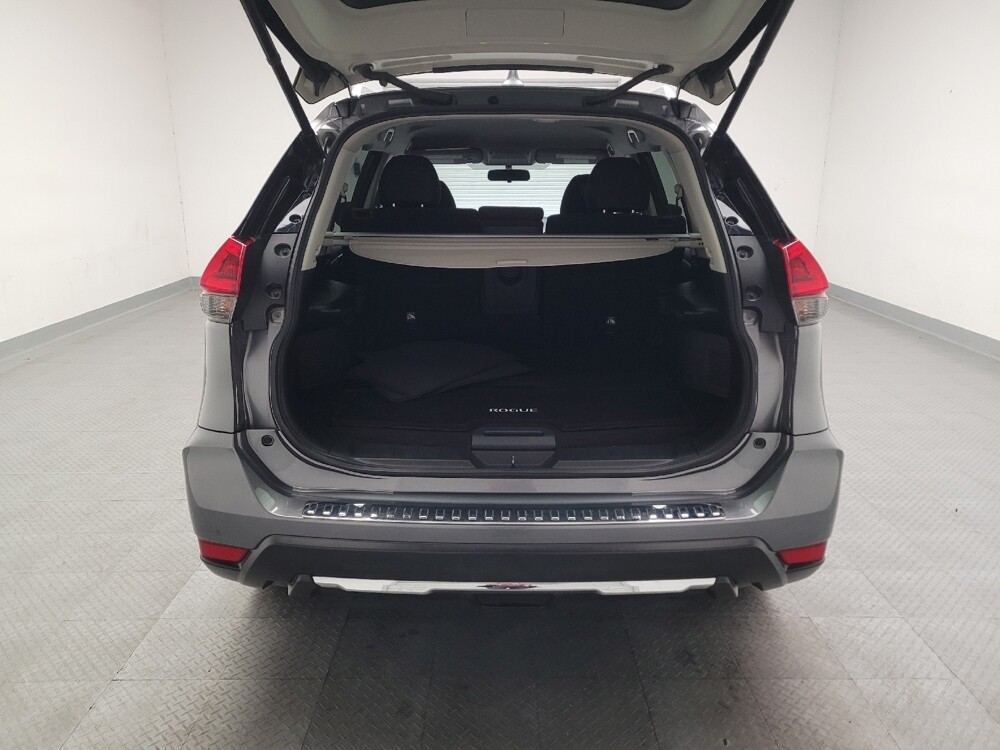 2018 Nissan Rogue in Downey, CA 90241 - 18140399 29
