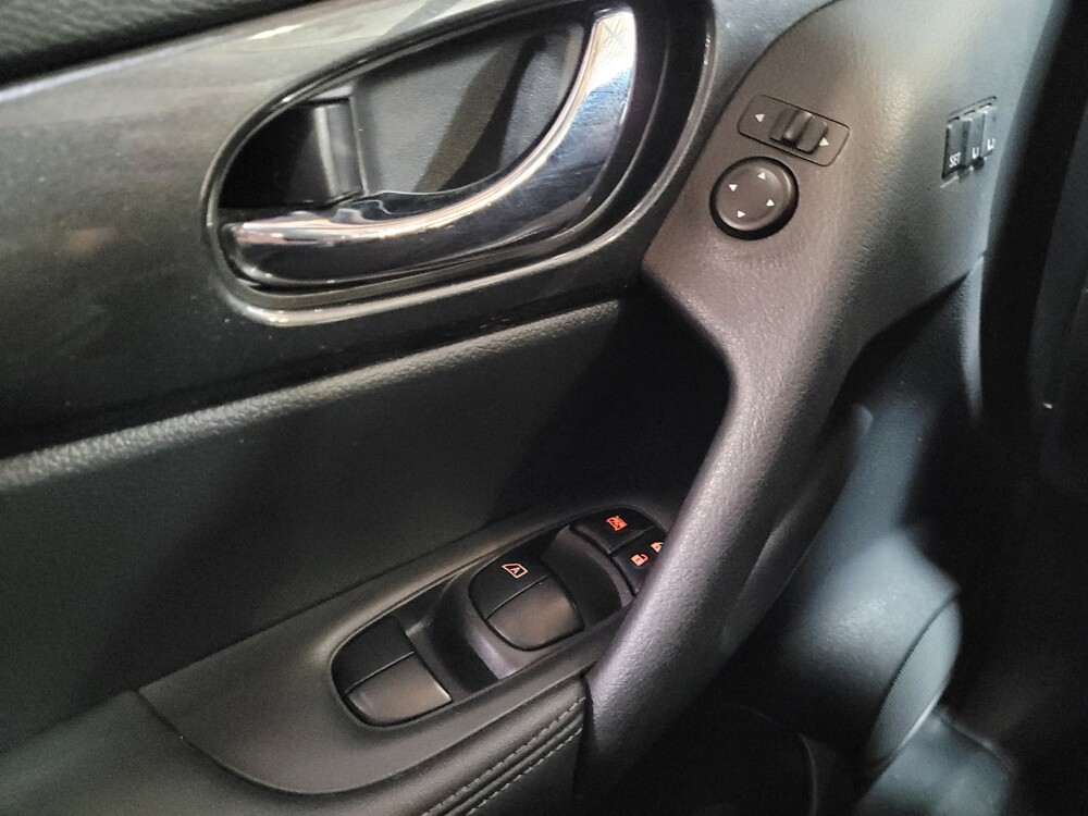 2018 Nissan Rogue in Downey, CA 90241 - 18140399 27