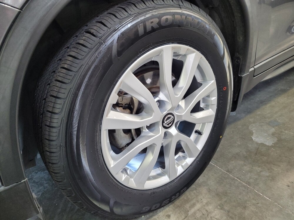 2018 Nissan Rogue in Downey, CA 90241 - 18140399 31