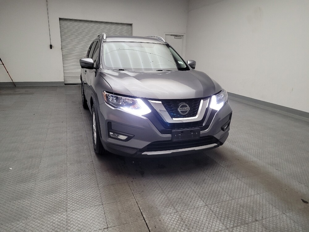 2018 Nissan Rogue in Downey, CA 90241 - 18140399 14