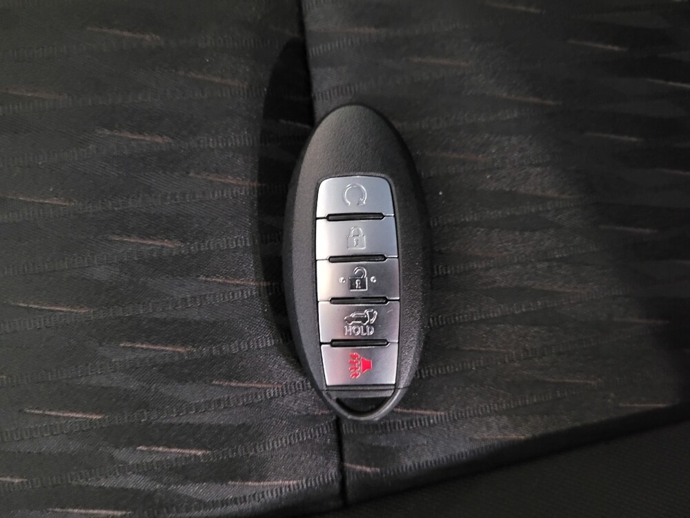 2018 Nissan Rogue in Downey, CA 90241 - 18140399 32