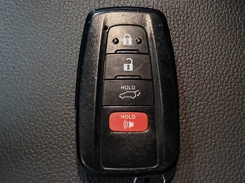 2020 Toyota Highlander in West Palm Beach, FL 33409 - 18140496 32